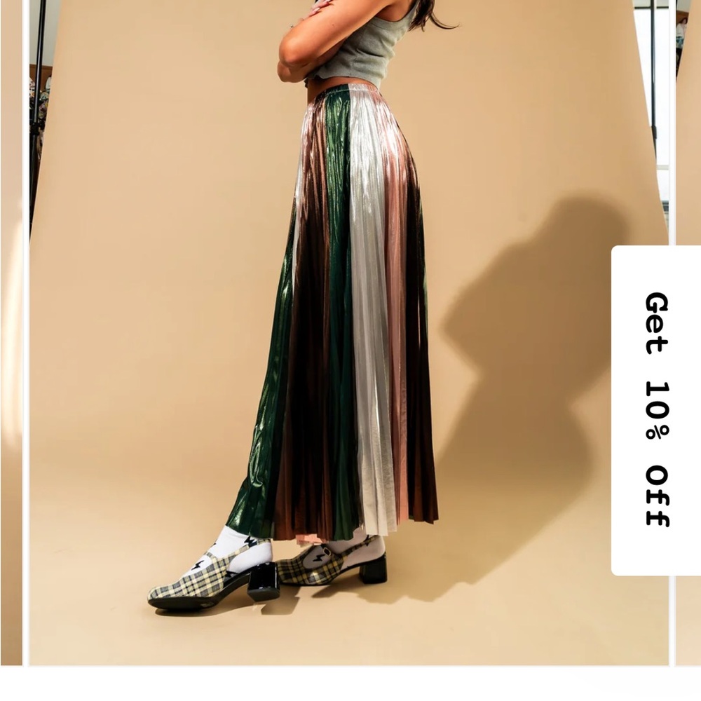 Dressed in LALA Metallic Pleated Maxi Skirt - Picture 3 of 5